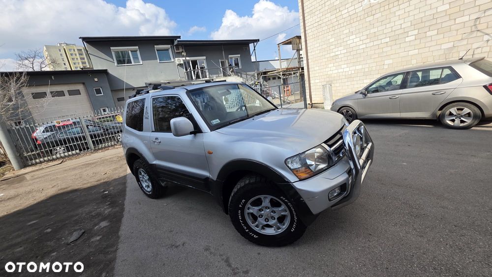 Mitsubishi Pajero - 24
