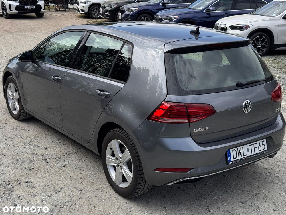 Volkswagen Golf - 6