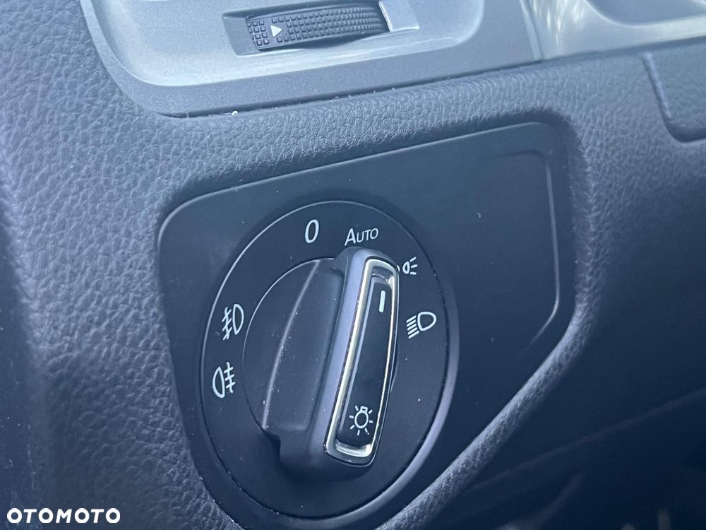 Volkswagen Golf 1.4 TSI BMT Comfortline DSG - 23