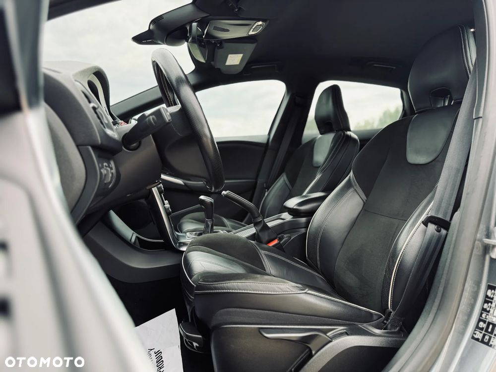 Volvo V40 D2 Drive-E R-Design Momentum - 26