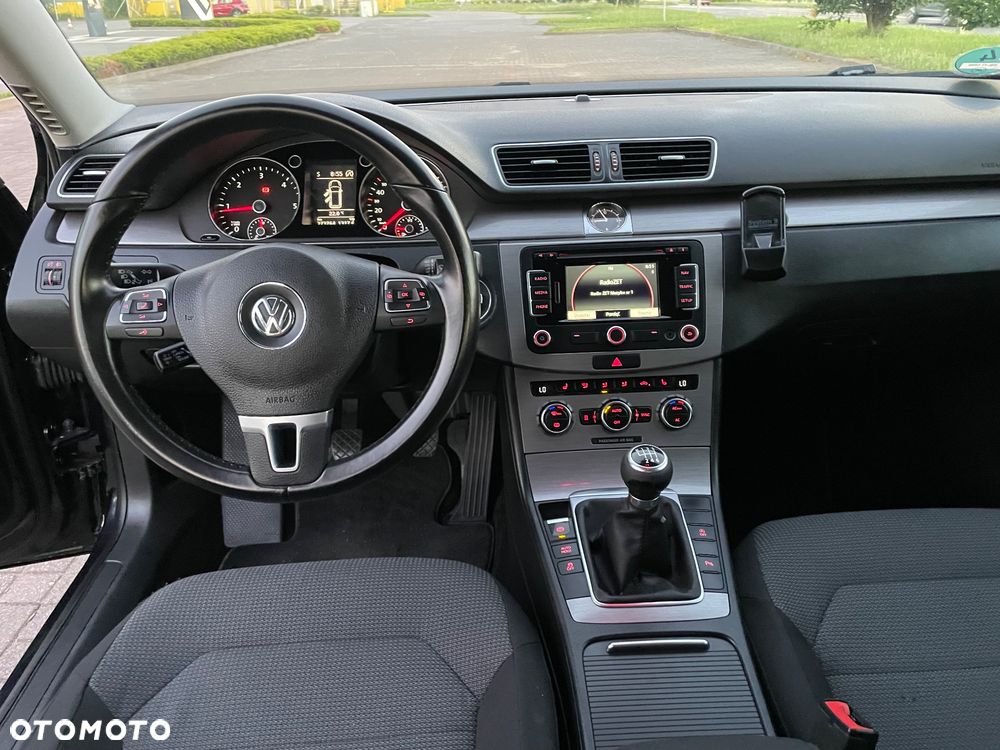 Volkswagen Passat 2.0 TDI DPF BlueMotion Technology Comfortline - 22