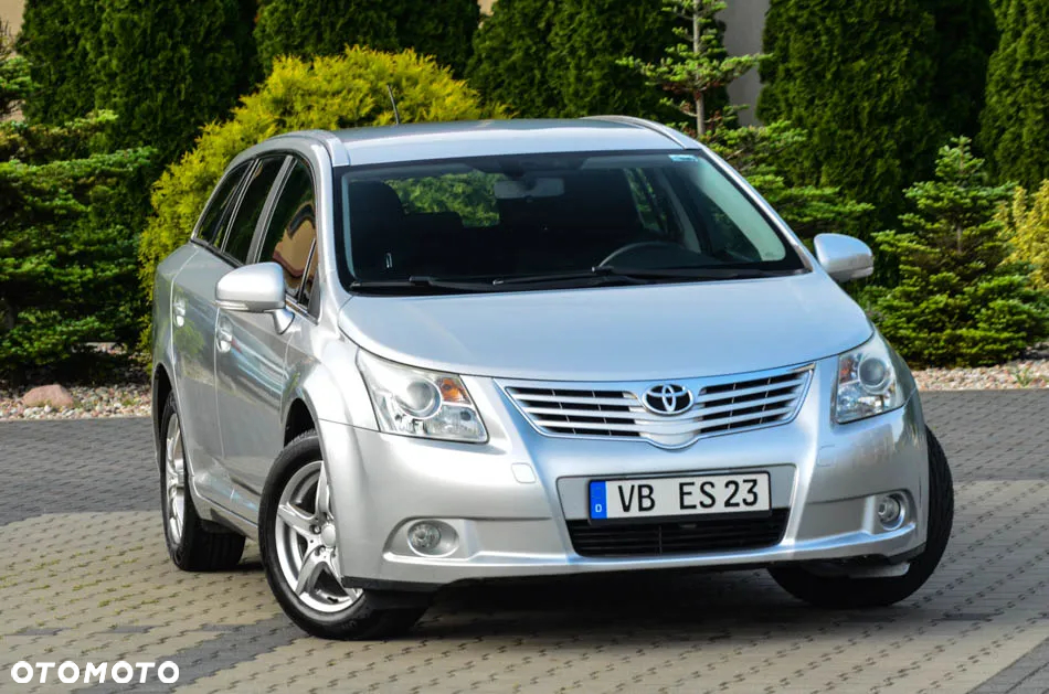 Toyota Avensis Combi 1.8 Executive - 9