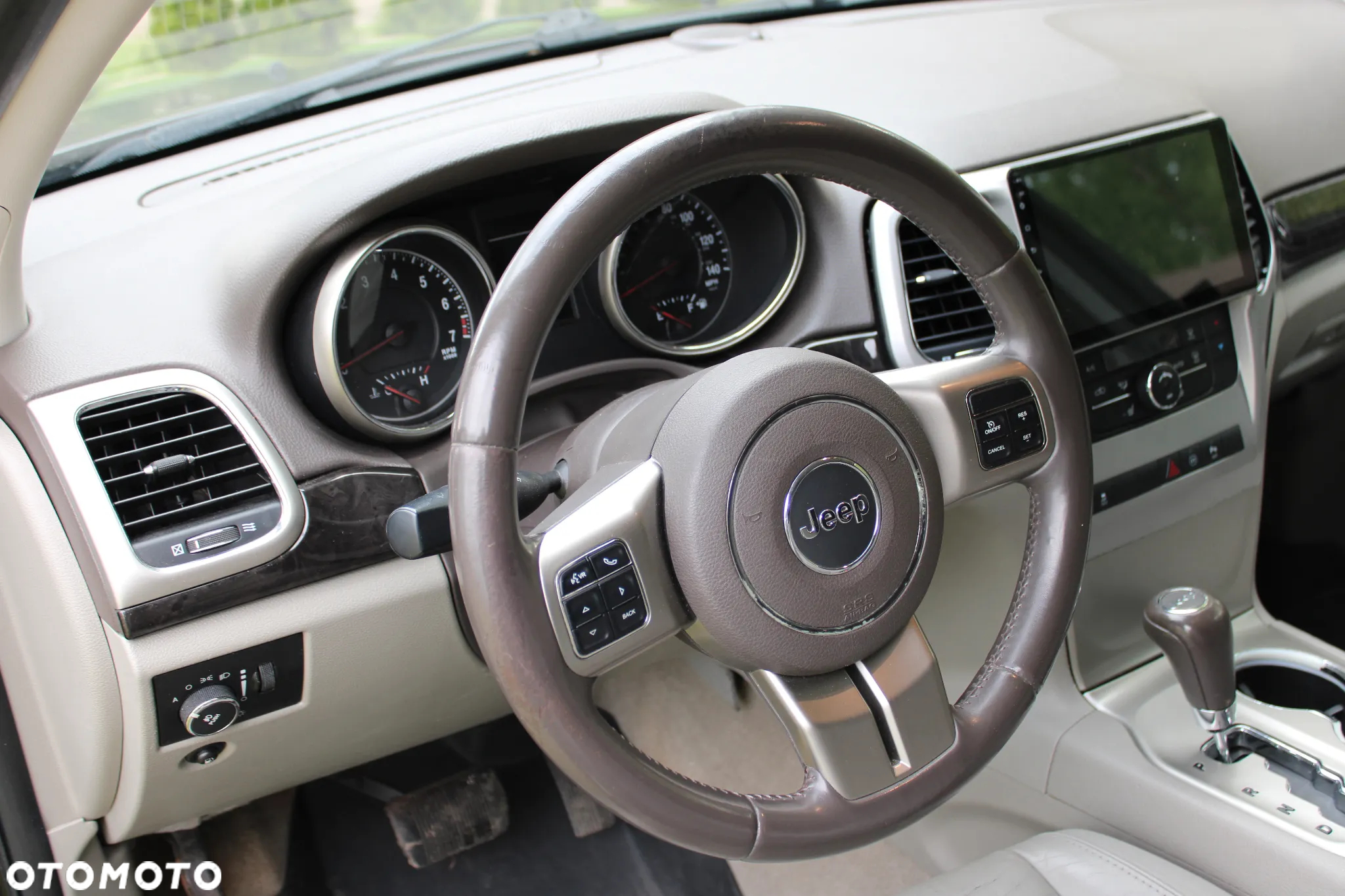 Jeep Grand Cherokee - 34