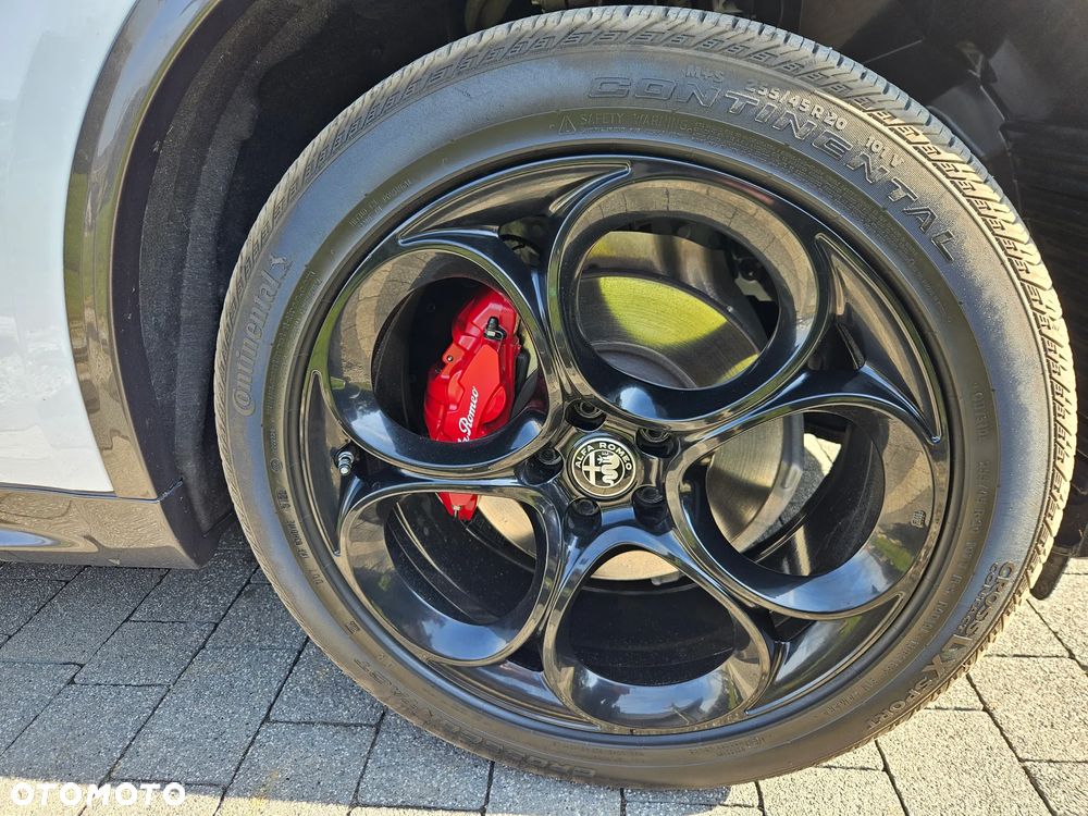 Alfa Romeo Stelvio 2.0 Turbo 16V AT8-Q4 Ti - 14