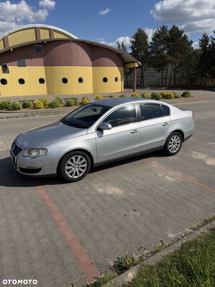 Volkswagen Passat - 2