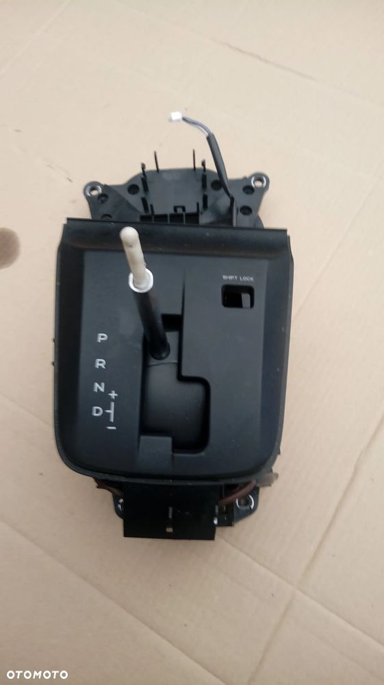 Isuzu d max 2017- dźwignia zmiany biegów