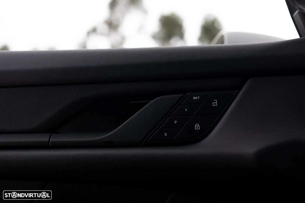 Porsche Taycan Sport Turismo - 41