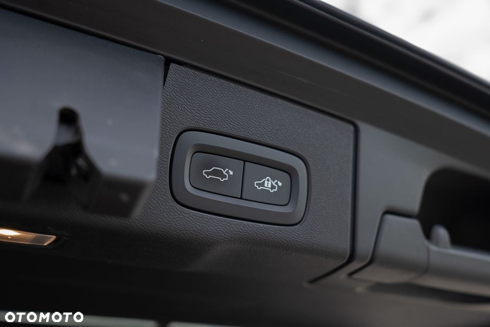 Volvo XC 60 B4 D Geartronic Momentum Pro - 25