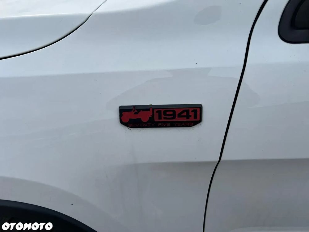 Jeep Grand Cherokee - 11