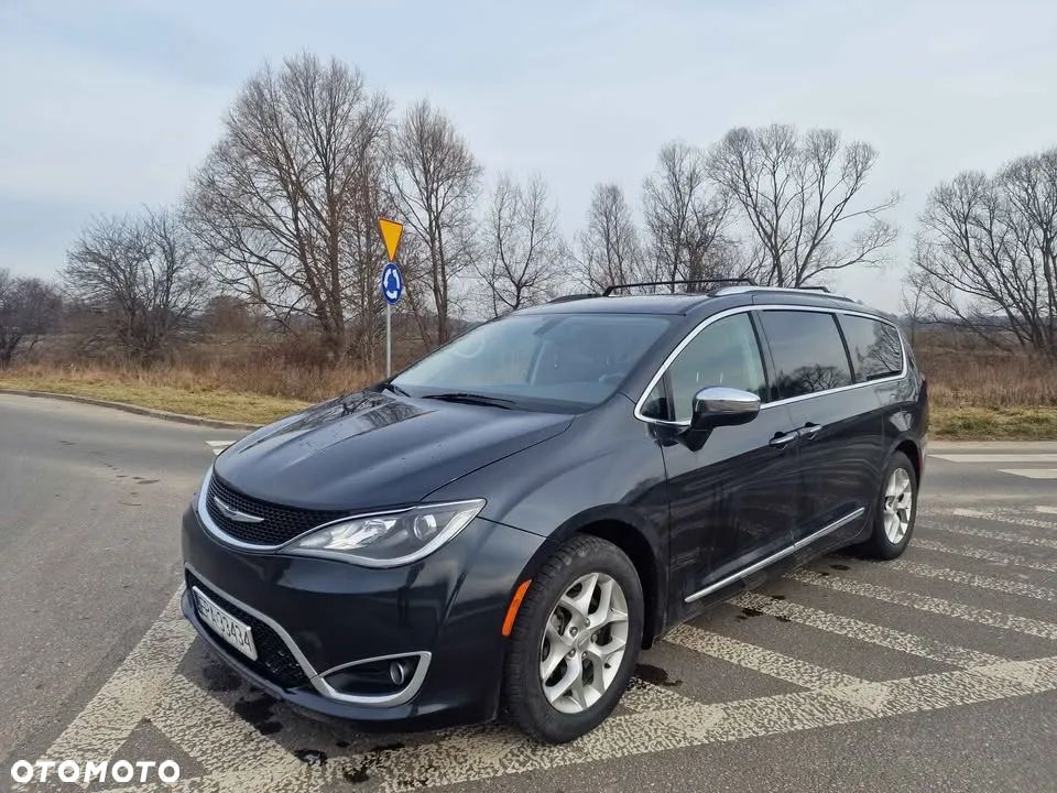 Chrysler Pacifica - 1
