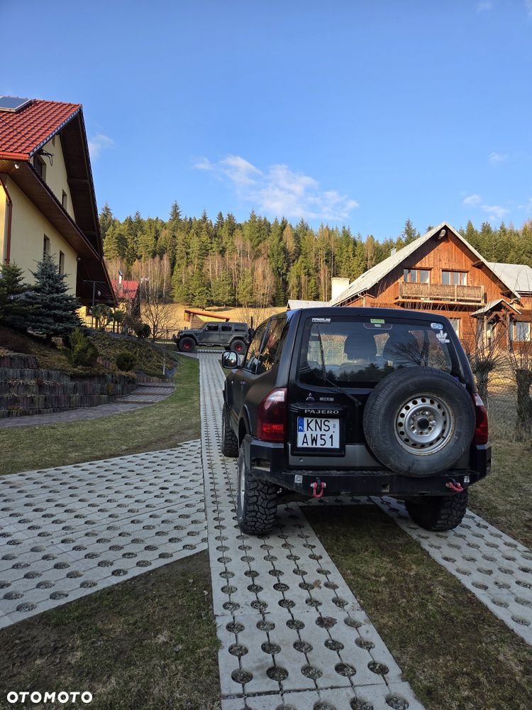 Mitsubishi Pajero - 2