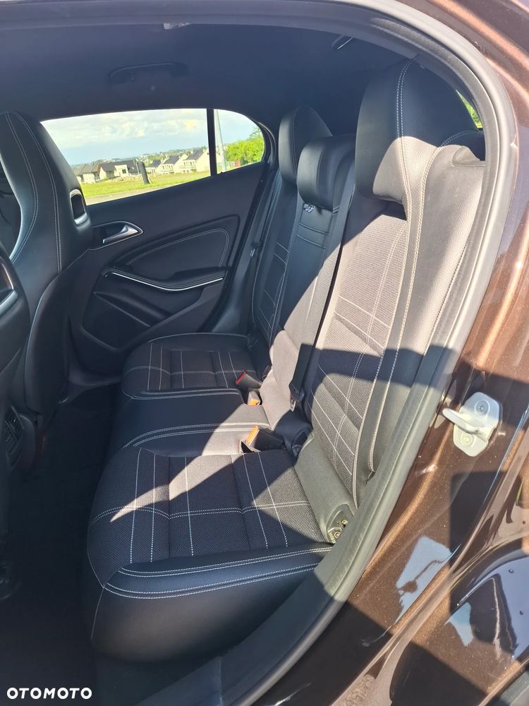Mercedes-Benz GLA 250 7G-DCT - 17