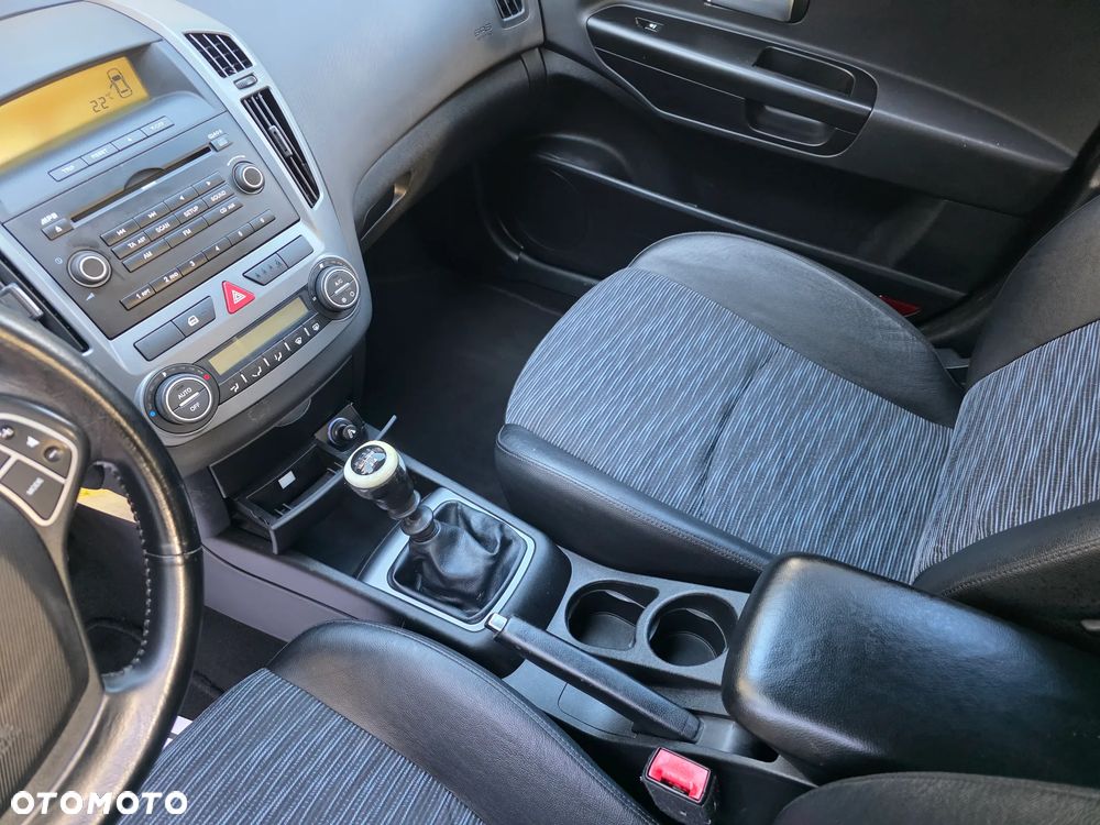 Kia Ceed - 16