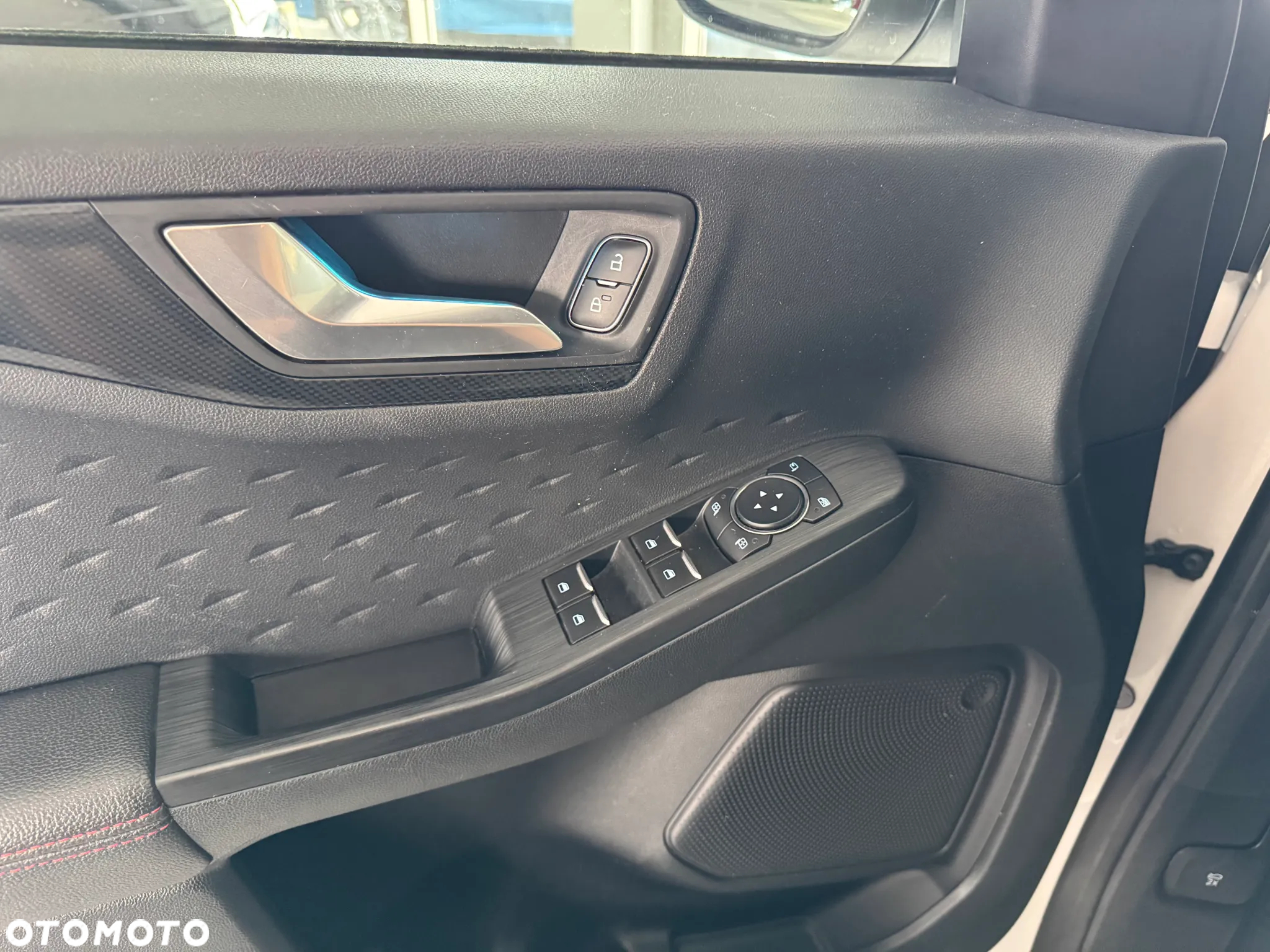 Ford Kuga 1.5 EcoBoost FWD ST-Line X - 23