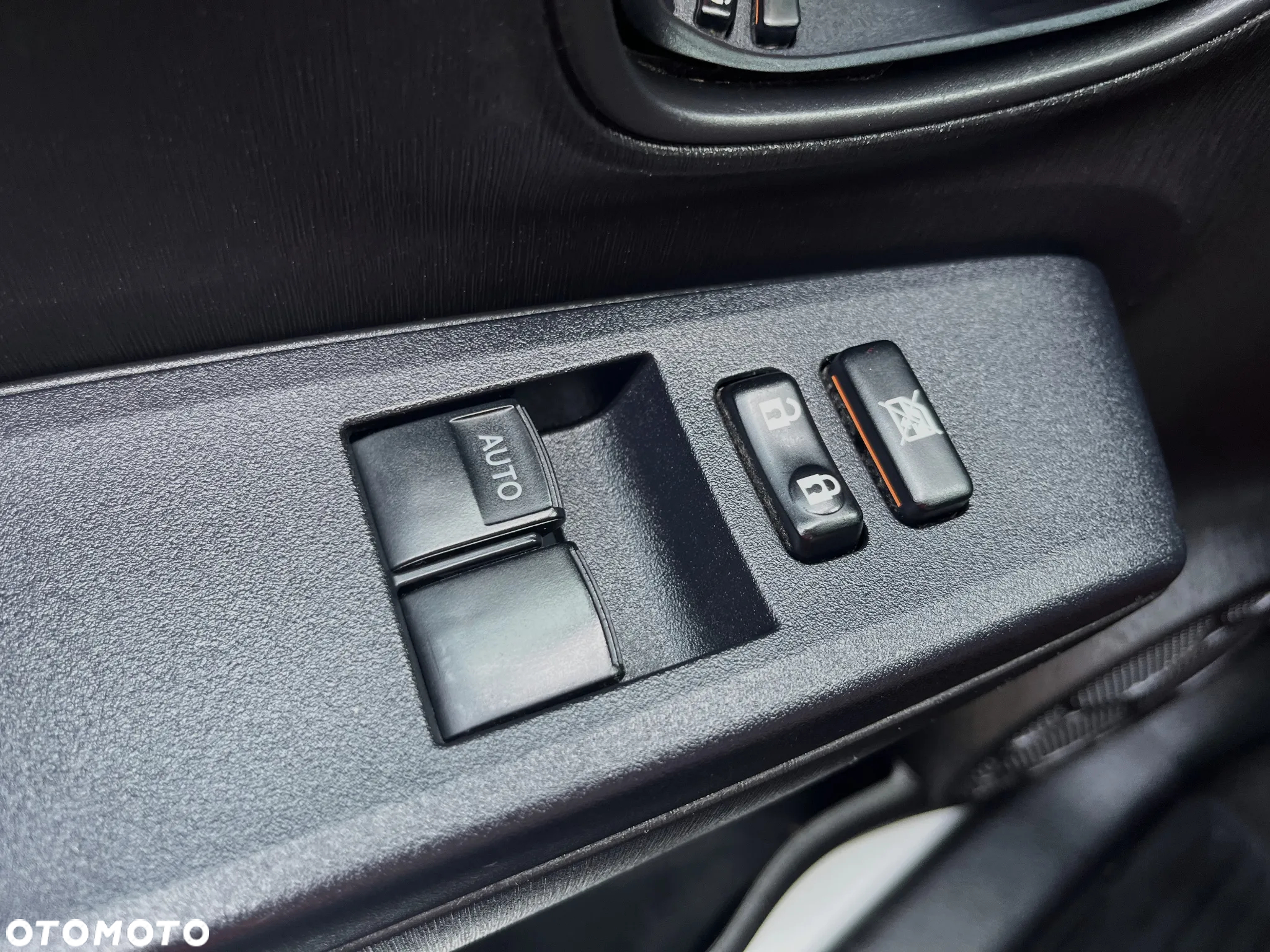 Toyota Yaris Hybrid 100 Premium - 32