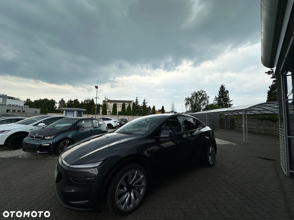 Tesla Model Y - 9