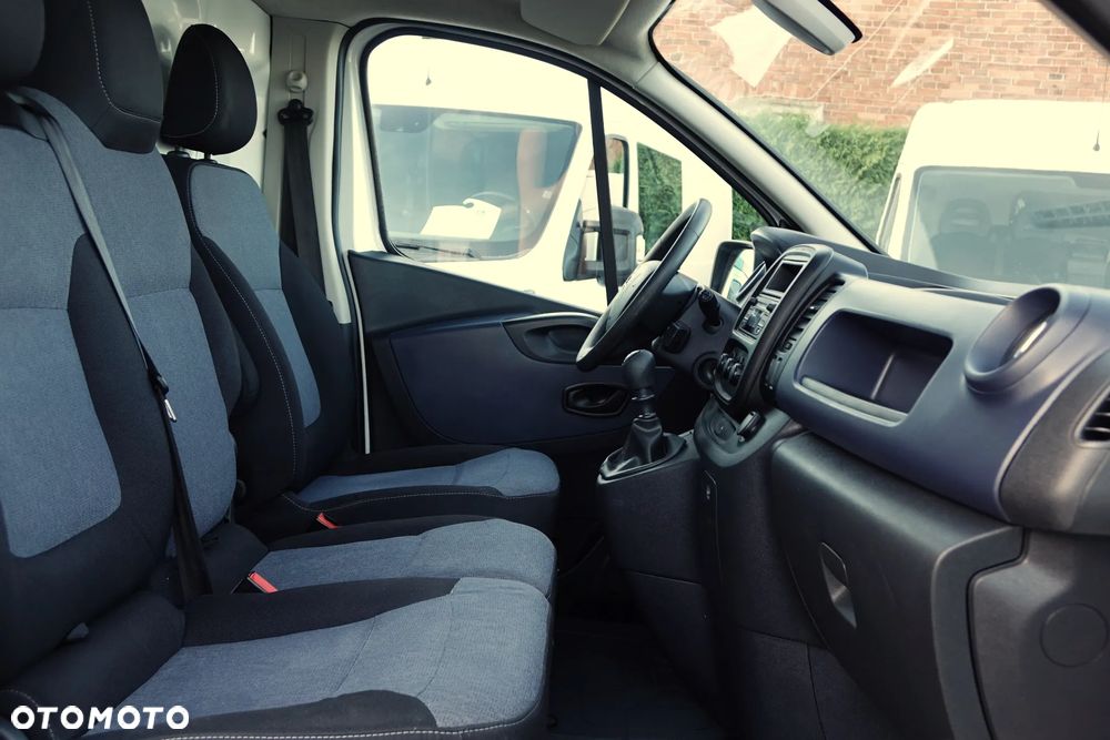 Renault Trafic 3-osobowy L1H1 furgon blaszak - 9