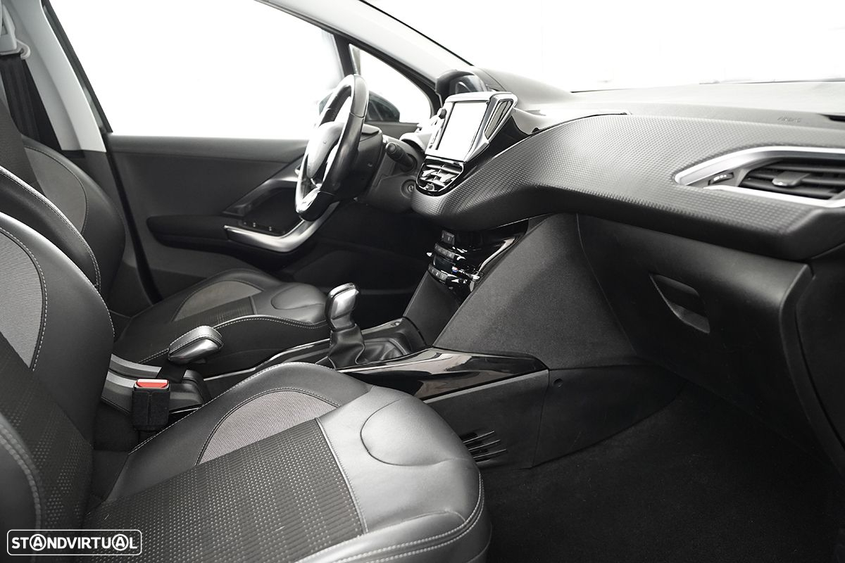 Peugeot 2008 1.2 PureTech Allure - 22