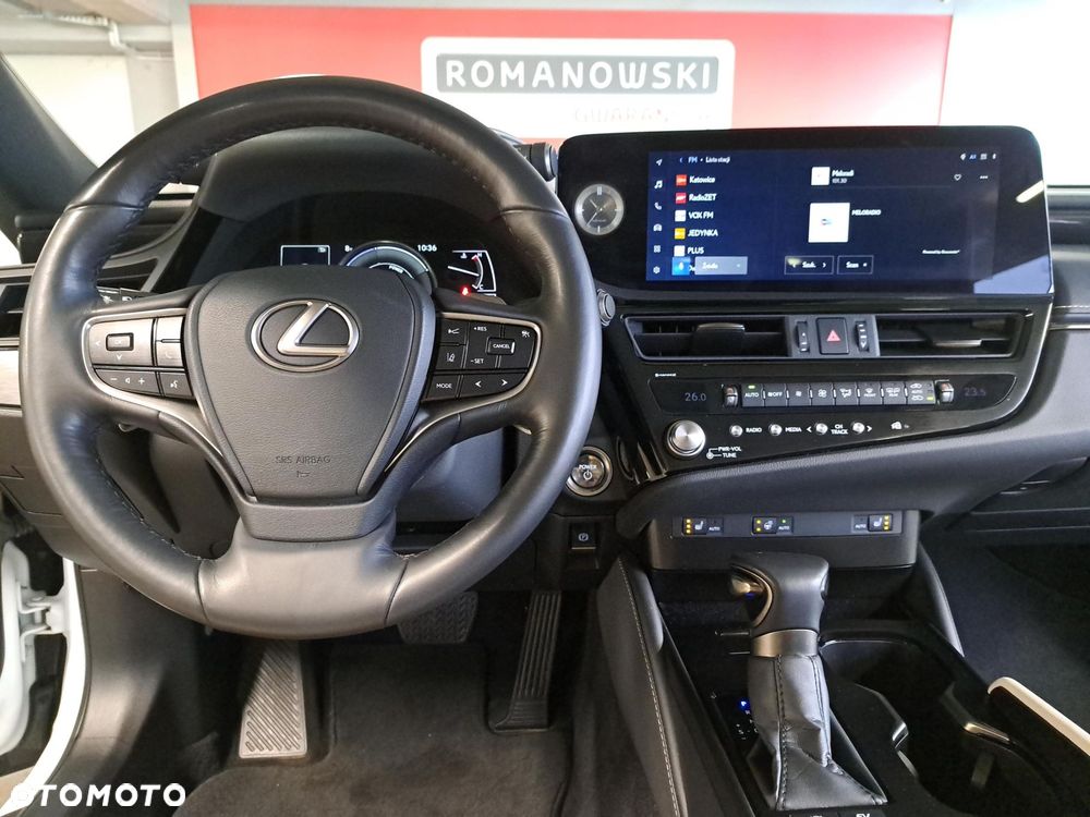 Lexus ES 300h F Sport Design - 15