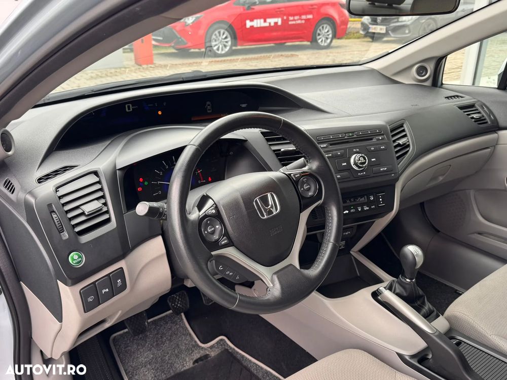 Honda Civic 1.8 ES - 10