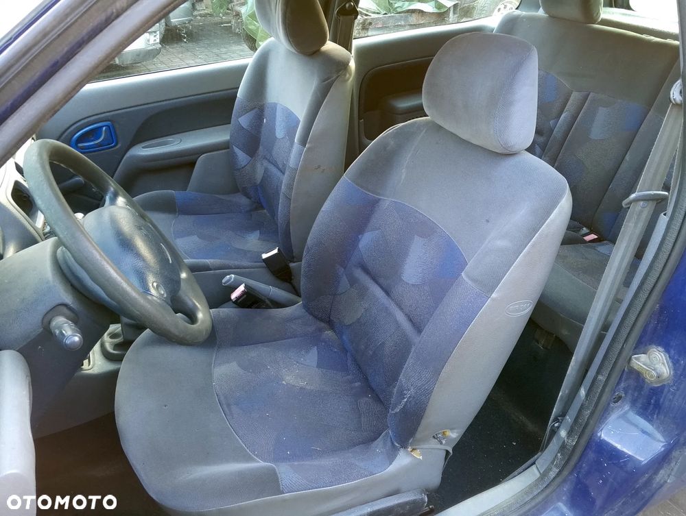 Renault Clio II (98-01r.) 1.2 B 58KM. Silnik D7F 710 Skrzynia JB1 991 (JB1991) lakier OV460.Cały na części. GWARANCJA !!! Przód Tył Zestaw Komplet Drzwi Klapa Zderzak Błotnik Maska Grill Atrapa Szyba Pas Lampa Lusterko Boczki Fotel Kanapa Kokpit Deska Rozdzielcza Przełącznik Włącznik Sterownik Przewody Wiązka Instalacja Moduł Komputer Czujnik Listwa Pompa Alternator Wtryski Głowica Rozrusznik Kompresor Sprzęgło Dwumas Silnik Skrzynia ABS Klimatyzacji Paliwa Wspomagania Kolektor Turbina Przepustnica Zawór Chłodnica Koło Hak Belka Sanki Zawieszenie Mcpherson Półoś Amortyzator Wydech Tłumik Zacisk Most - 7