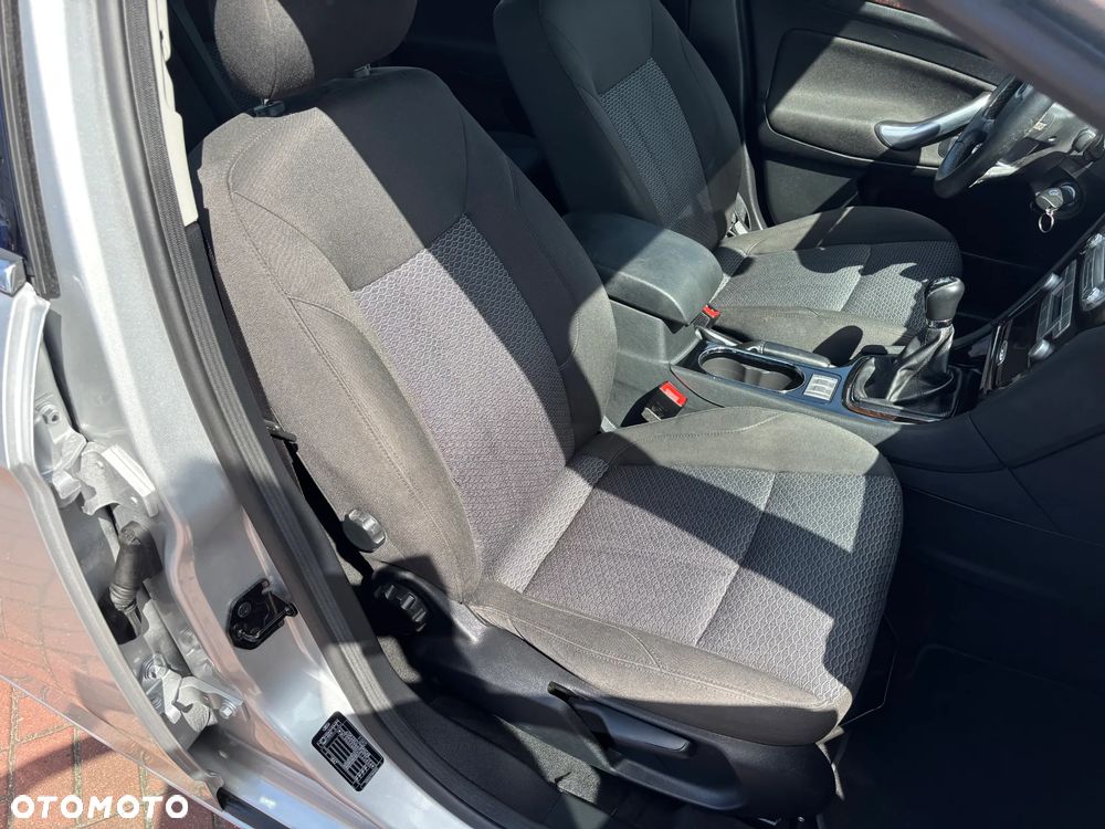 Ford Mondeo 2.0 Ghia - 12