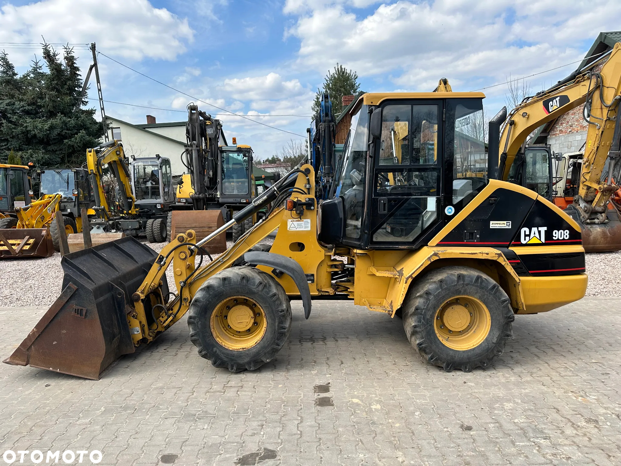 Caterpillar CAT 908 - 7