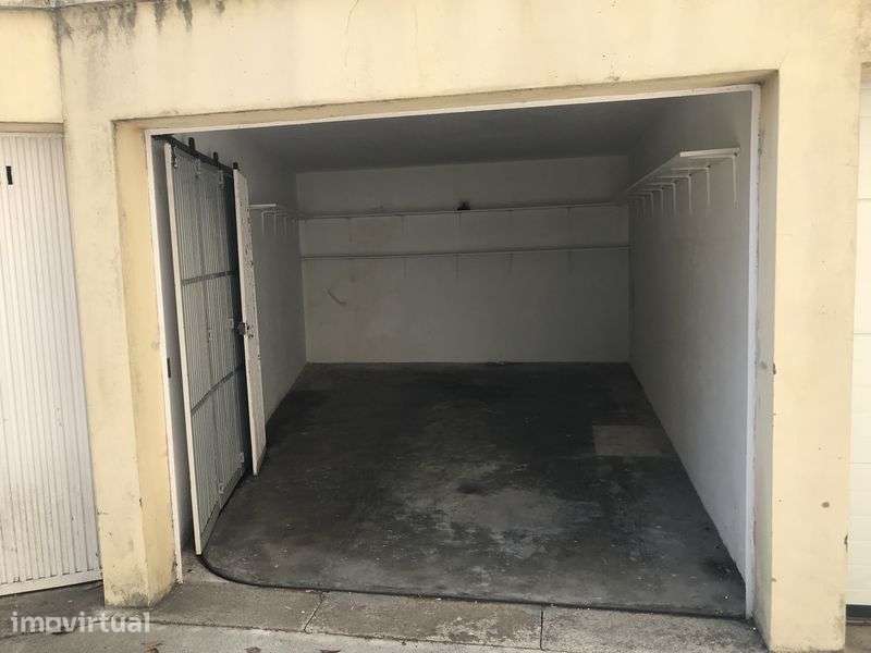 Garagem fechada/ box no centro do Porto junto ao Maquês - Vista 4