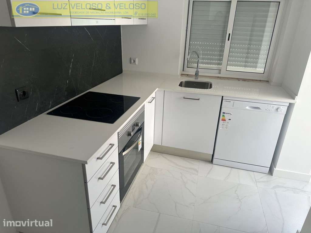 T2 Amadora REMODELADO, 2 frentes, 1 Marquise, 1 Varanda - Grande imagem: 3/17
