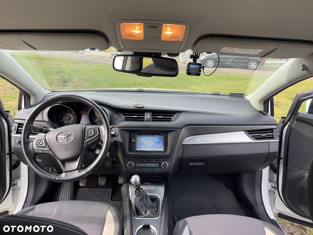 Toyota Avensis - 24