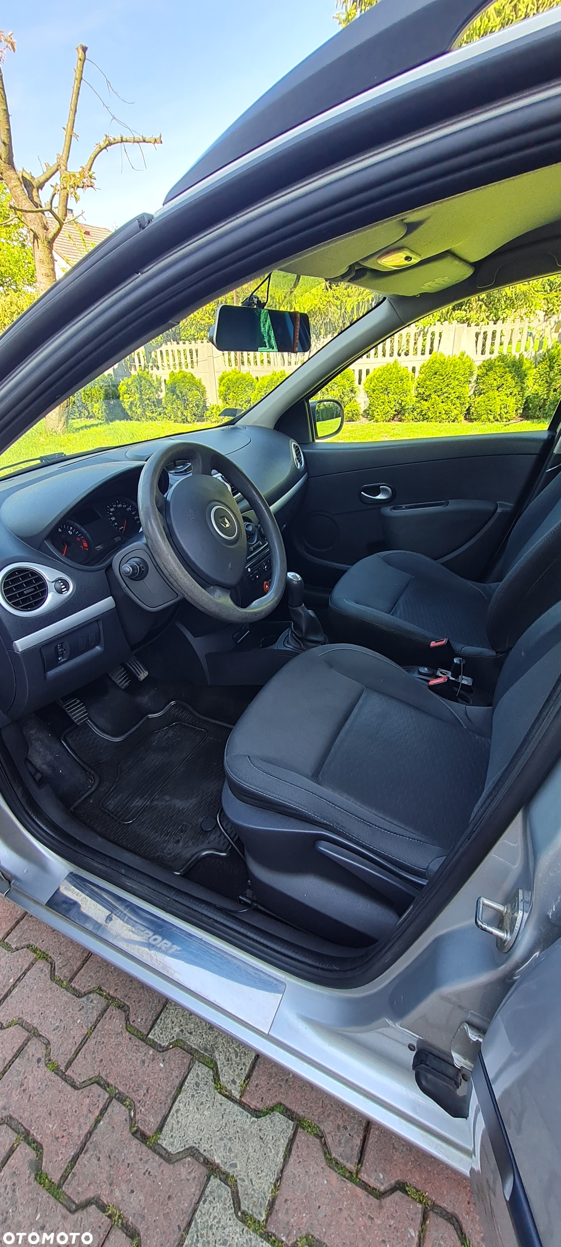 Renault Clio 1.2 16V 75 Collection - 9