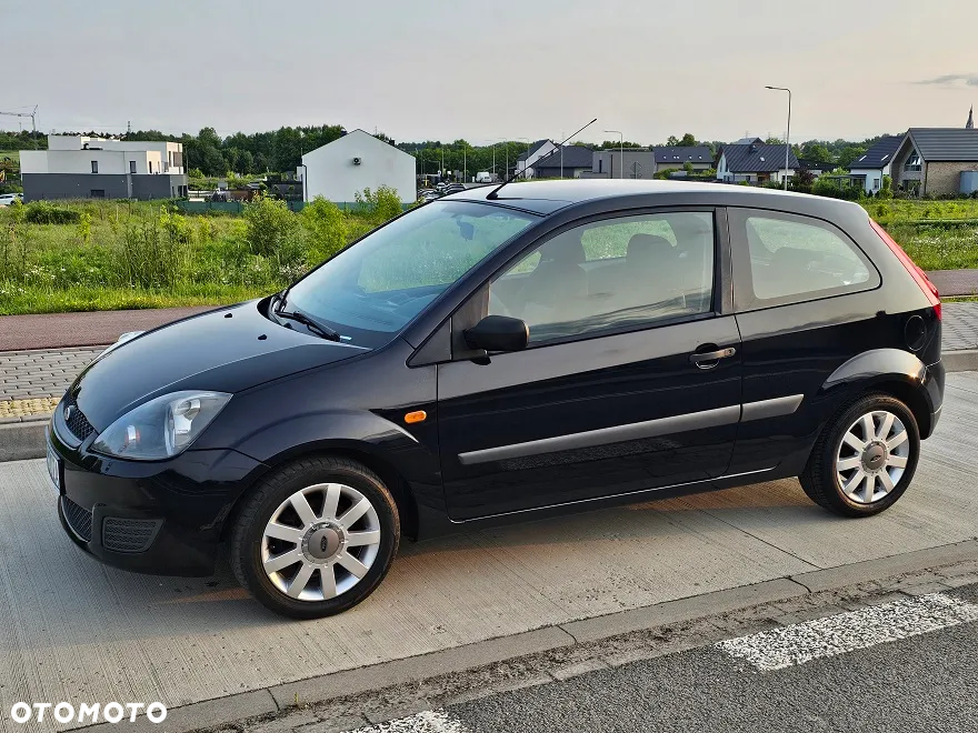 Ford Fiesta 1.3 Ambiente - 2