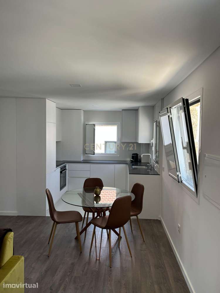 Apartamento T2 moderno e bem localizado - Grande imagem: 2/14