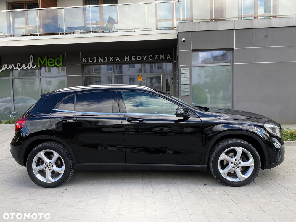 Mercedes-Benz GLA 200 7G-DCT Urban - 4
