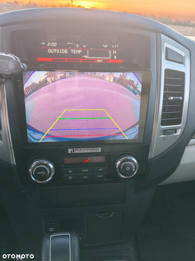 Mitsubishi Pajero - 37