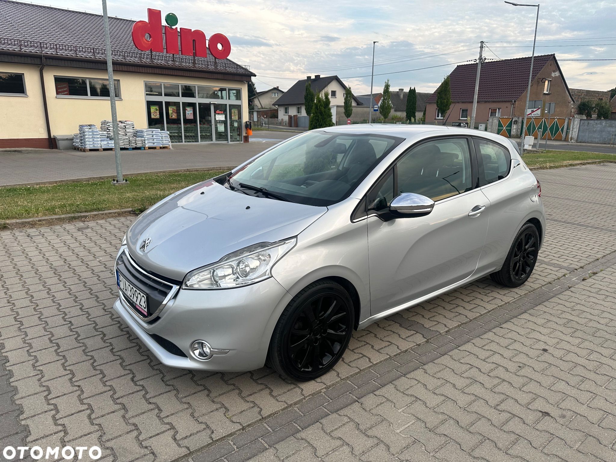 Peugeot 208 1.6 e-HDi Allure STT - 1