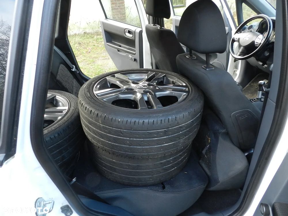 Mitsubishi Colt - 12