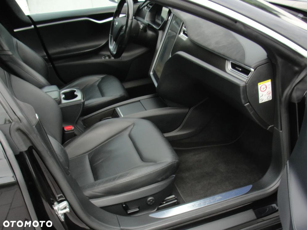 Tesla Model S - 7