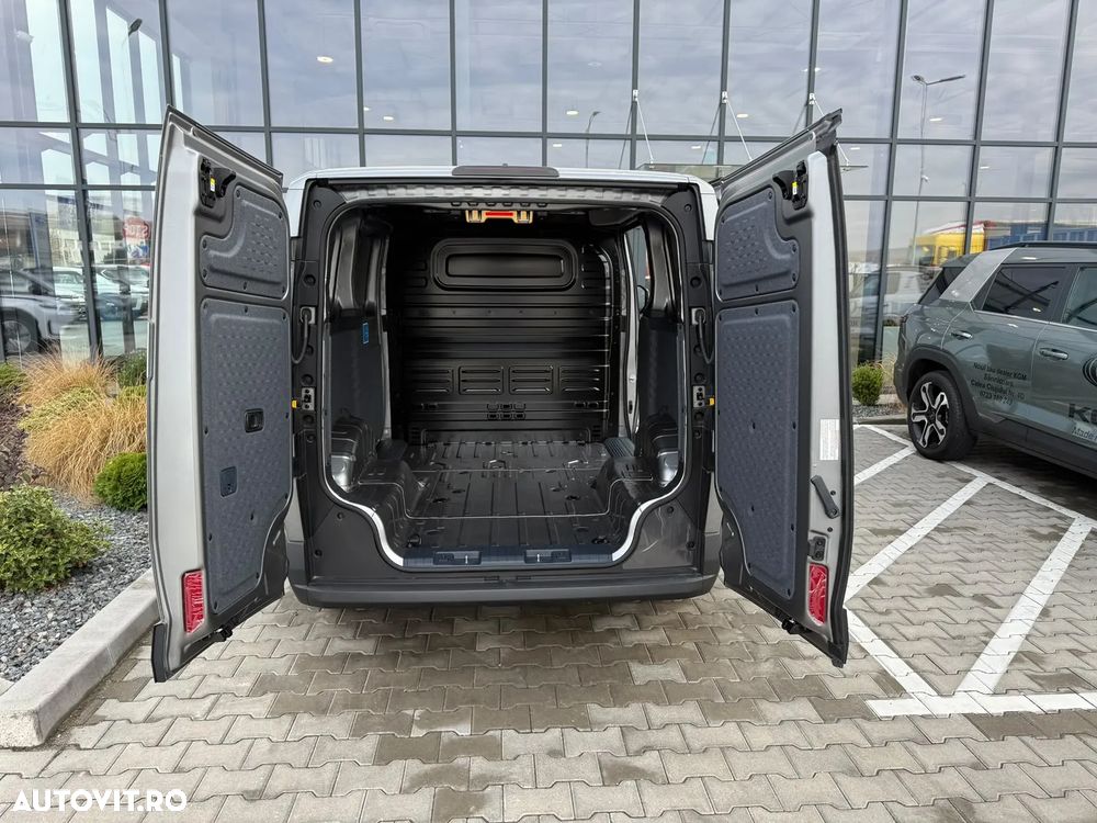Kia PV5 Passenger - 11