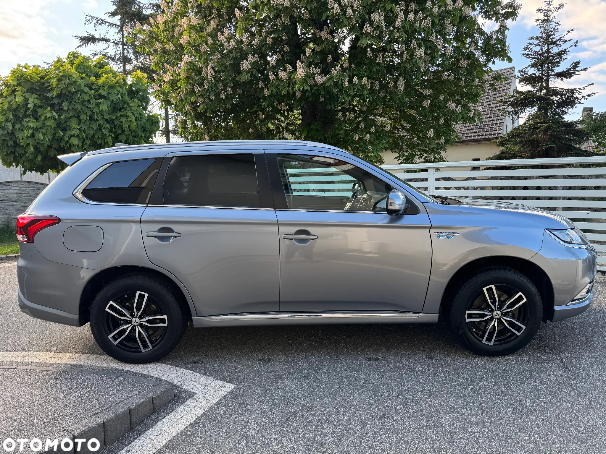 Mitsubishi Outlander - 10