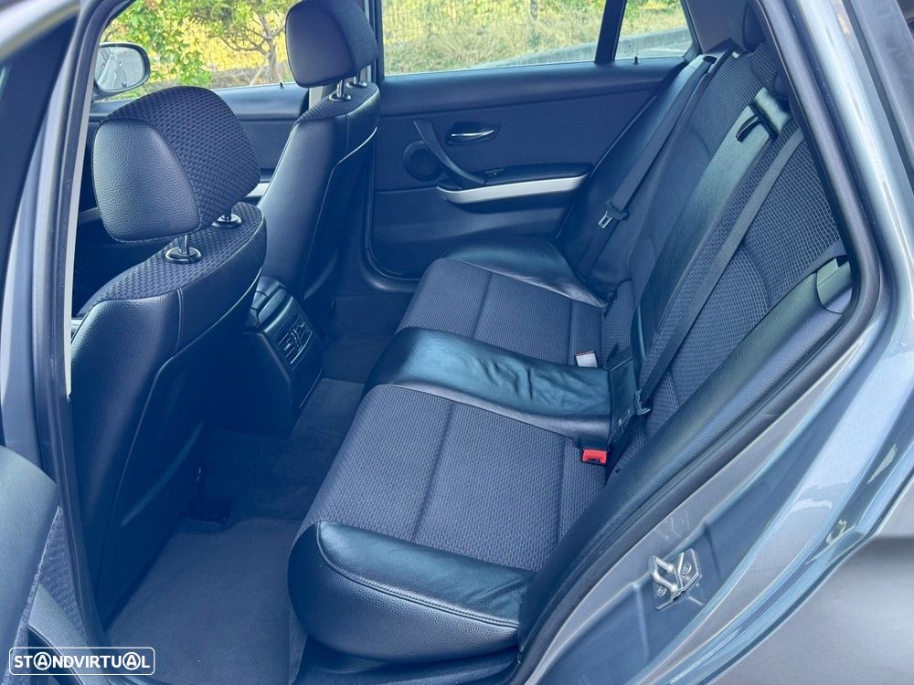 BMW 320 d Touring - 10