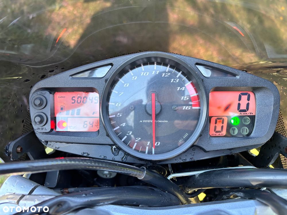 Suzuki GSR - 5