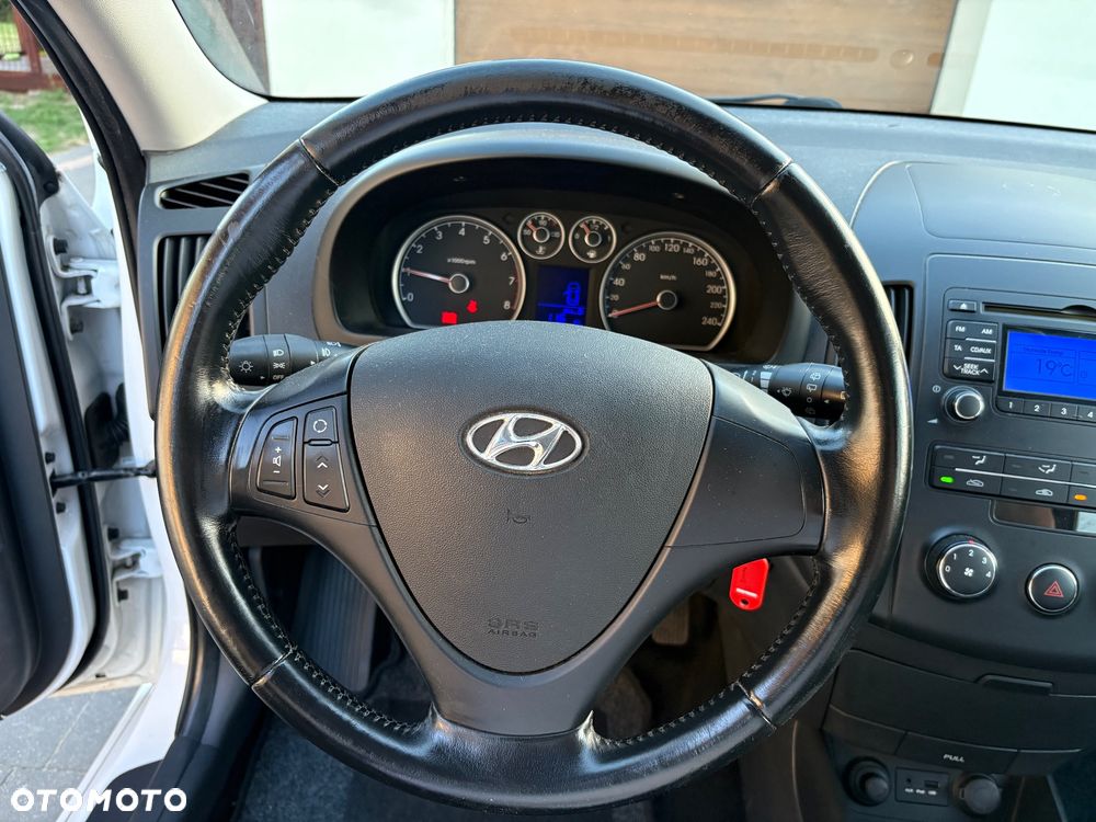 Hyundai i30 blue 1.4 Style - 23