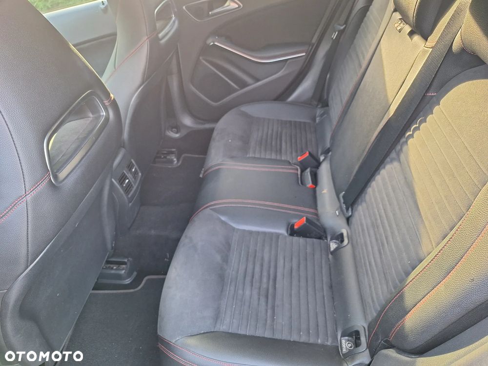 Mercedes-Benz Klasa A 220 4-Matic AMG Line - 12