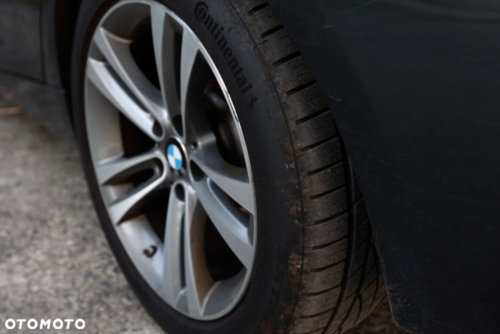 BMW Seria 3 328i xDrive Sport Line - 3