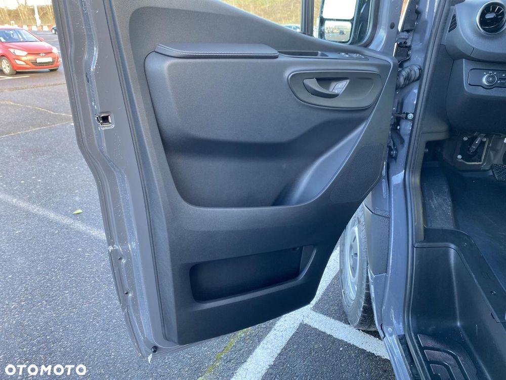 Mercedes-Benz Sprinter - 10