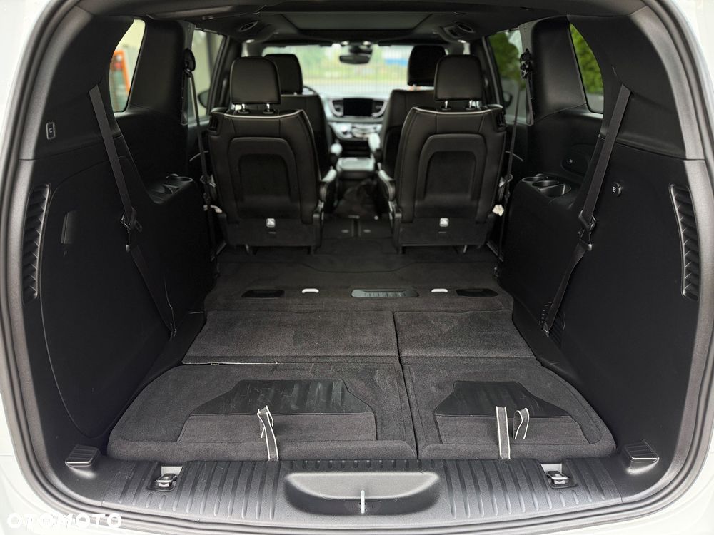 Chrysler Pacifica - 30