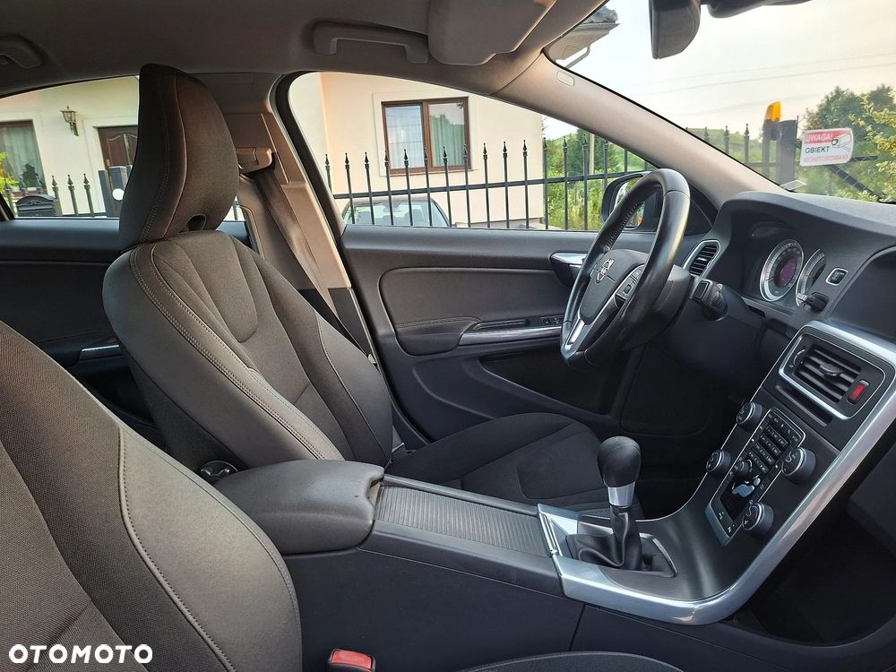 Volvo S60 D3 Momentum - 16