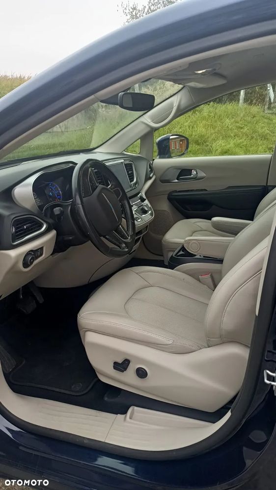 Chrysler Pacifica - 9