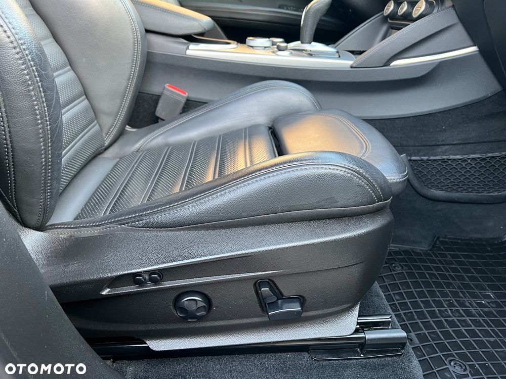 Alfa Romeo Stelvio 2.0 Turbo Veloce Q4 - 22